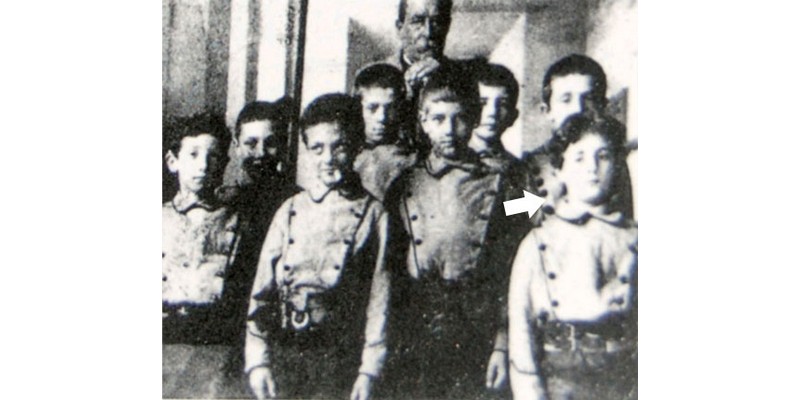 تصویری از آمادئو مودیلیانی  در کلاس درس در 8 سالگی